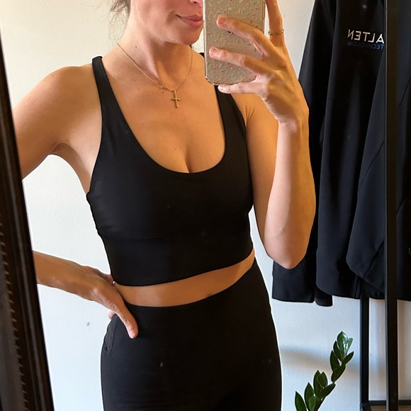 Lululemon long line bra in black- Size 6 - Picture 1 of 5